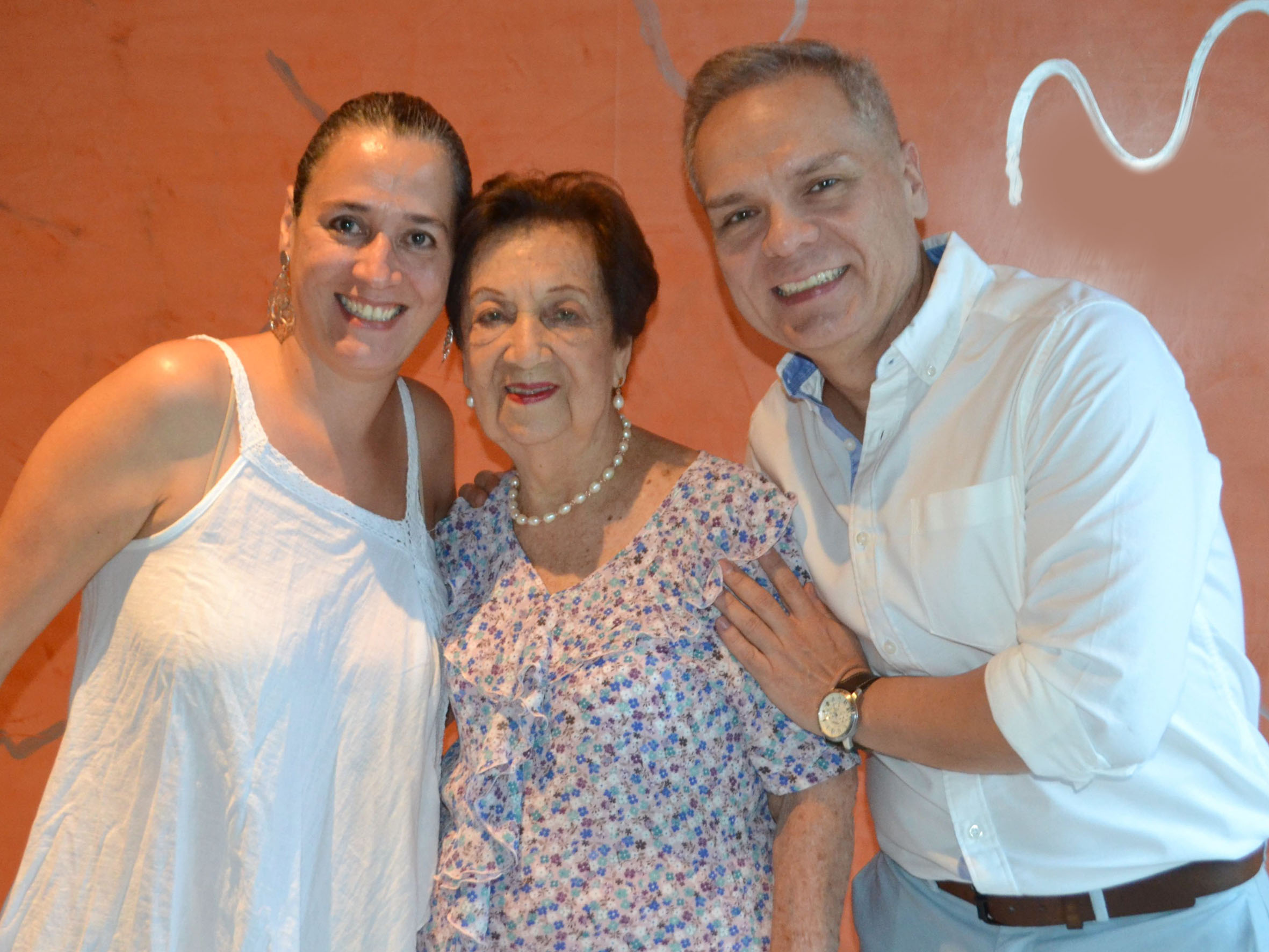 Sandra Silva, Carmen Unda de Calderón y Alfonso calderón.